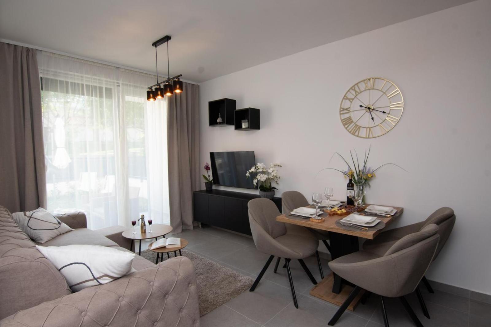 Studio Apartman Apollonia Синь Экстерьер фото
