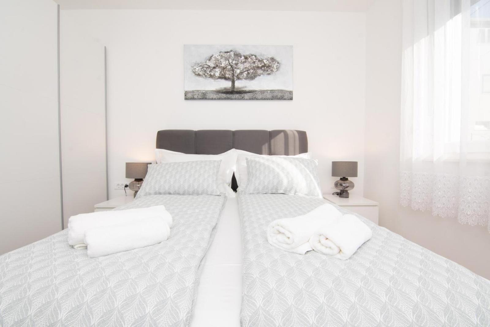 Studio Apartman Apollonia Синь Экстерьер фото