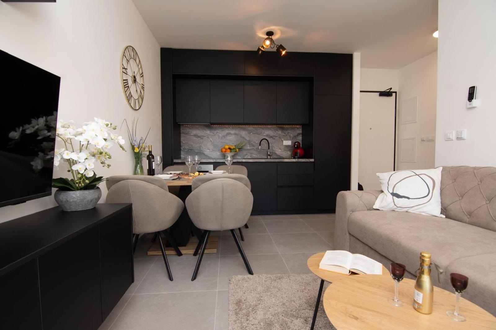 Studio Apartman Apollonia Синь Экстерьер фото