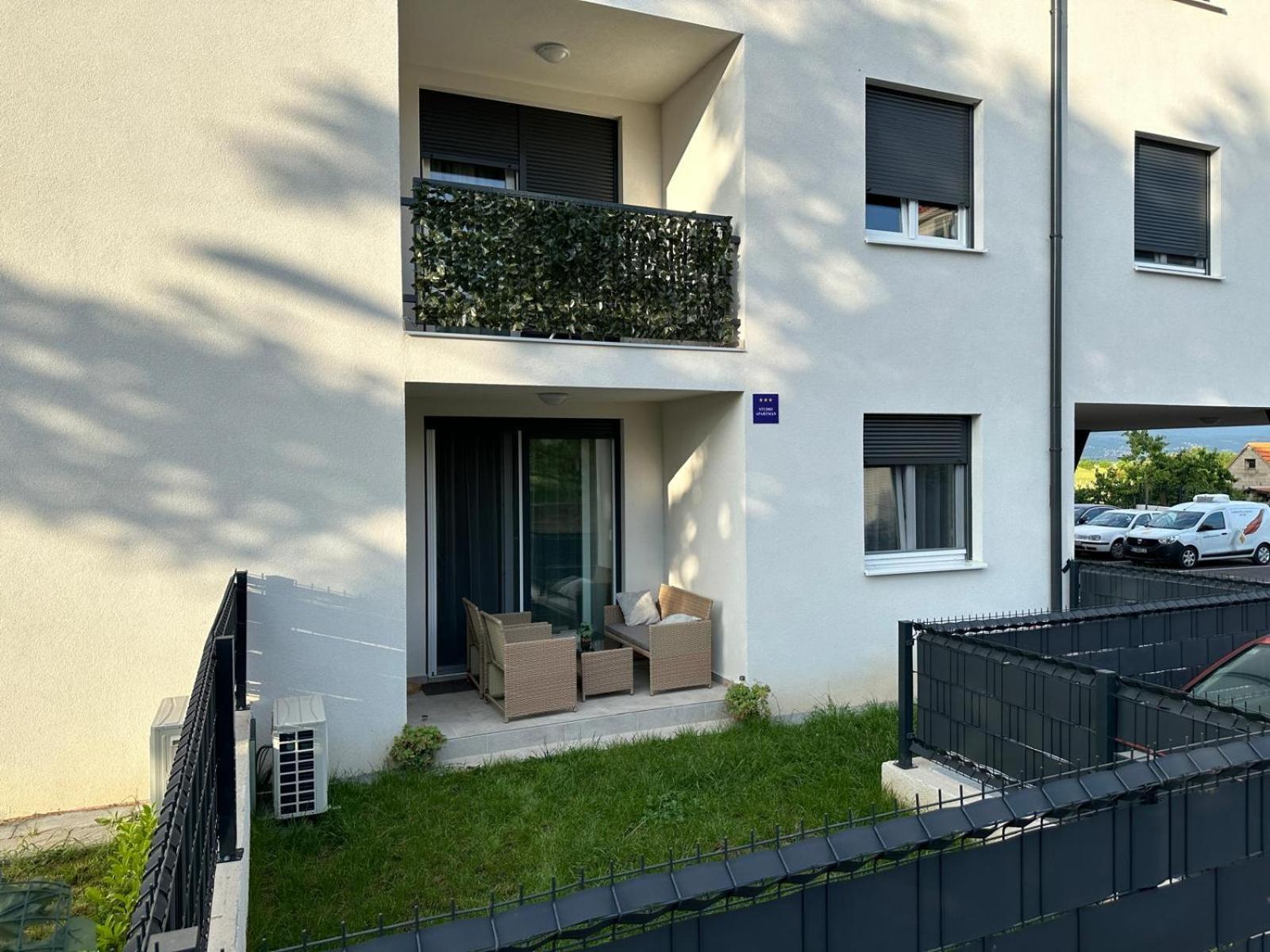Studio Apartman Apollonia Синь Экстерьер фото